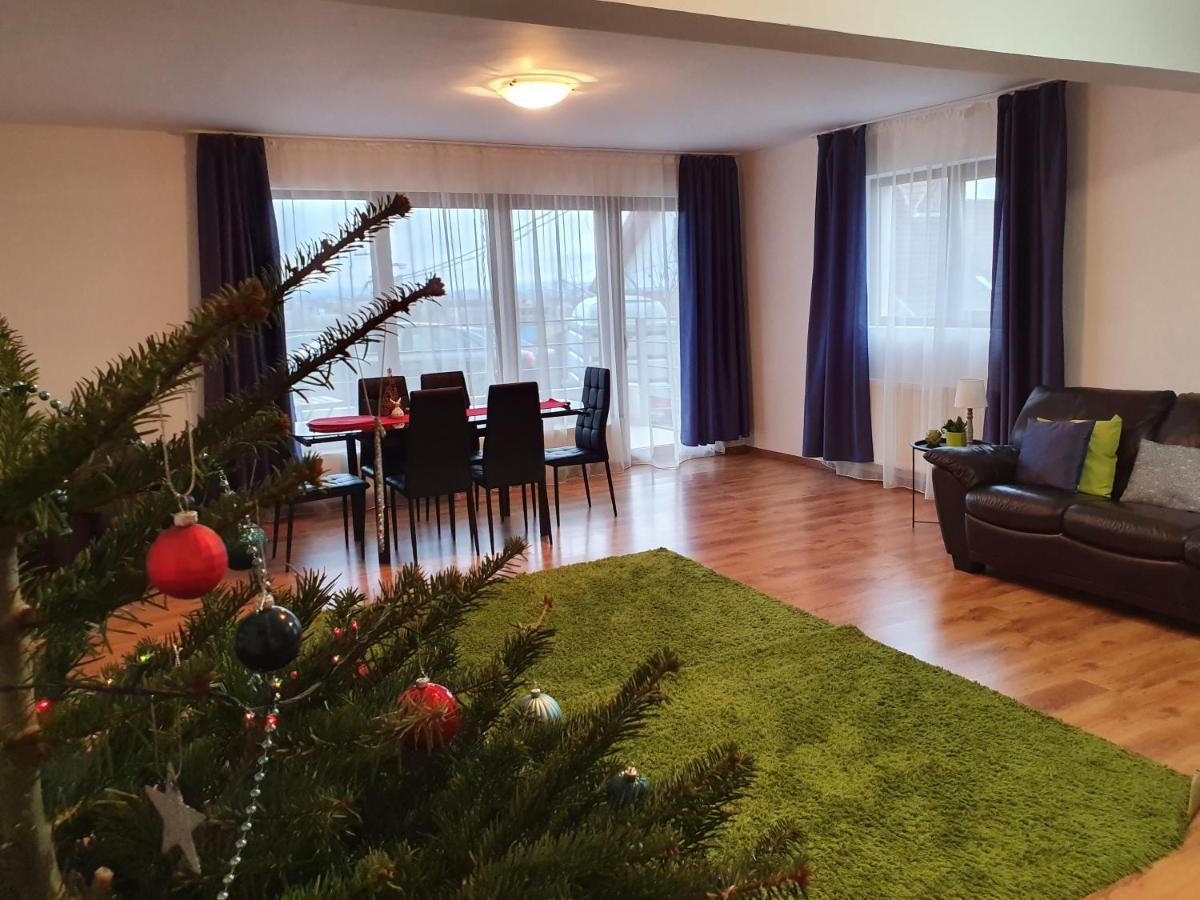 Апартаменты Gloria Apartament Бая-Маре Экстерьер фото