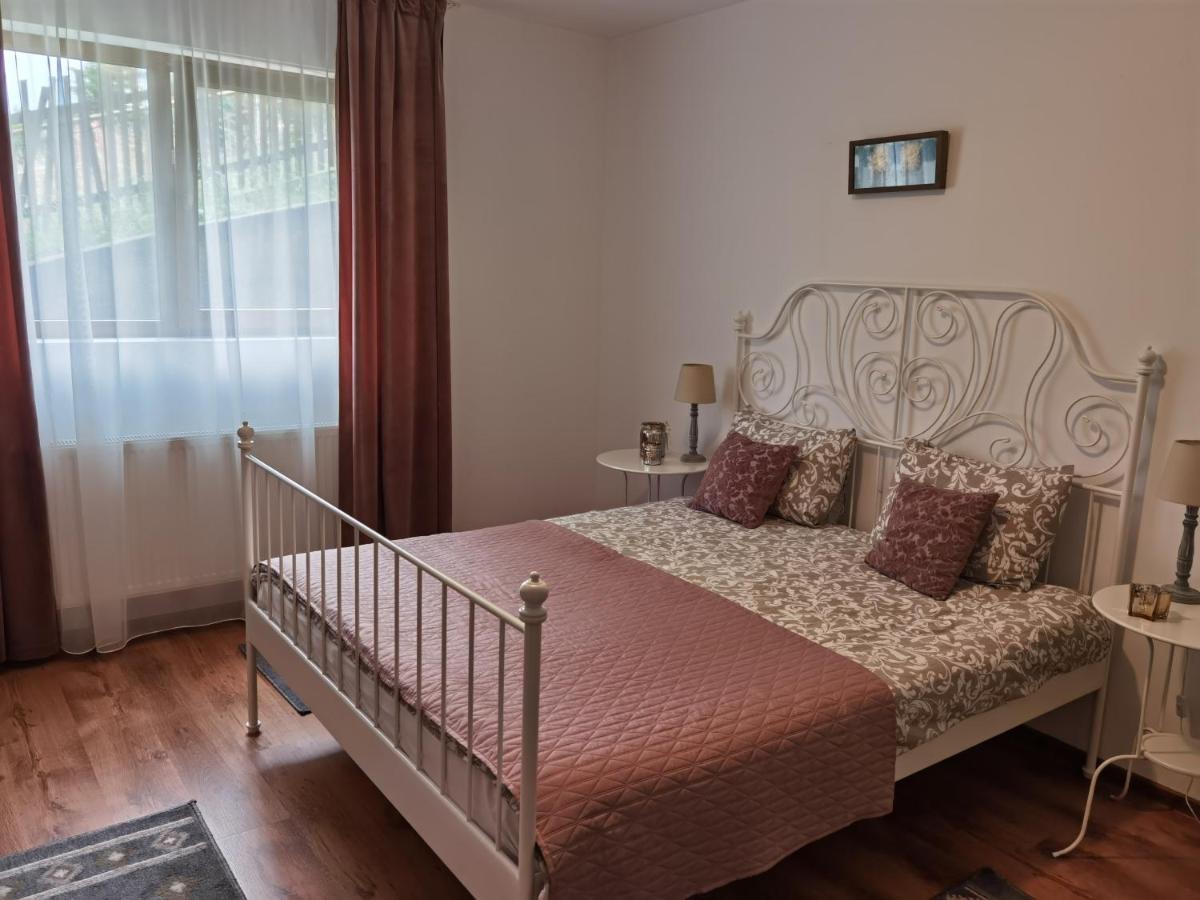 Апартаменты Gloria Apartament Бая-Маре Экстерьер фото